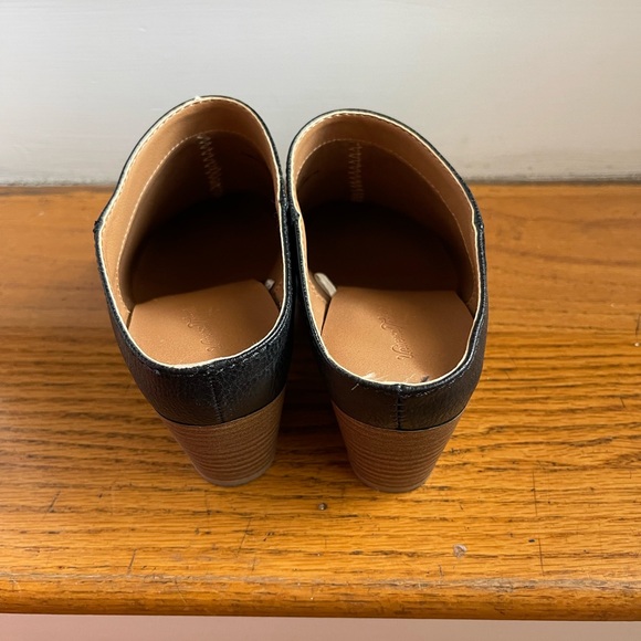 Universal Thread Black Mules - Picture 3 of 3